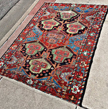 1900 PERSIAN BAKHTIARI RUG 4’ 8” x 6’ 5” (MED.250)