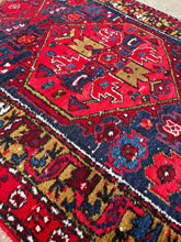 1930 PERSIAN HERIZ RUG 3’ 4” x 10’ 9” (RUN.197)