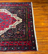 1950 PERSIAN SENAH RUG 4’ 5” x 5’ 5” (MED.FEA.71)