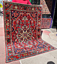 1930 PERSIAN BAKHTIARI RUG 4’ 4” x 6’ 6” (MED.FEA.148)