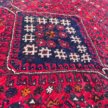 1970 PERSIAN SHIRAZ RUG 6’ 8” x 9’ 5” (LAR.550)