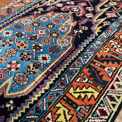 1930 PERSIAN SHAHSAVAN RUG 4’ 1” x 6’ 4” (MED.FEA.168)