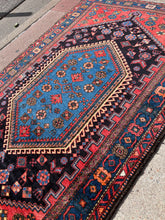 1930 PERSIAN ZANJAN RUG 4’ x 6’ 6” (MED.FEA.148)