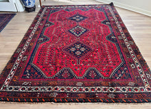 1970 PERSIAN SHIRAZ RUG 6’ 8” x 9’ 5” (LAR.550)