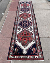 1950 PERSIAN SARAB RUG 2’ 5” x 9’ 9” (RUN.180)