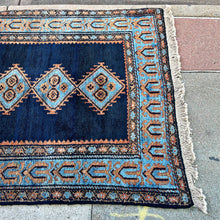 1950 PERSIAN TALEGHAN RUG 4’ 1” x 6’ 9” (MED.FEA.44)