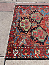 1900 PERSIAN BAKHTIARI RUG 4’ 8” x 6’ 5” (MED.250)