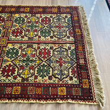1970 PERSIAN SHIRAZ KILIM RUG 4’ 6” x 6’ 6” (MED.7201)