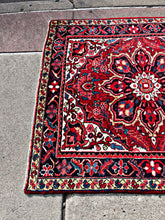 1950 PERSIAN HERIZ RUG 4’ x 4’ 7” (MED.FEA.100)