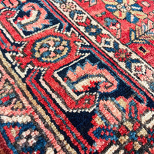 1930 PERSIAN HERIZ RUG 4’ 7” x 6’ 4” (MED.FEA.170)