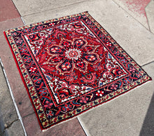 1950 PERSIAN HERIZ RUG 4’ x 4’ 7” (MED.FEA.100)