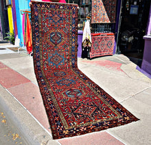 1930 PERSIAN HERIZ RUG 3’ 1” x 11’ 1” (RUN.FEA.175)