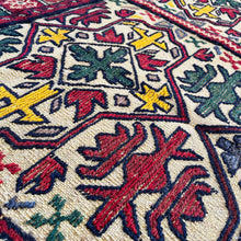 1970 PERSIAN SHIRAZ KILIM RUG 4’ 6” x 6’ 6” (MED.7201)