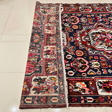 1940 PERSIAN BAKHTIARI RUG 5’ 11” x 9’ 8” (LG.FEA.1408)