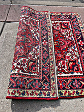 1950 PERSIAN HERIZ RUG 4’ x 4’ 7” (MED.FEA.100)