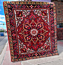 1950 PERSIAN HERIZ RUG 4’ x 4’ 7” (MED.FEA.100)