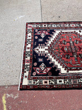 1950 PERSIAN SARAB RUG 2’ 5” x 9’ 9” (RUN.180)