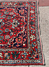 1930 PERSIAN BAKHTIARI RUG 4’ 4” x 6’ 6” (MED.FEA.148)