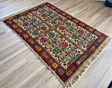 1970 PERSIAN SHIRAZ KILIM RUG 4’ 6” x 6’ 6” (MED.7201)