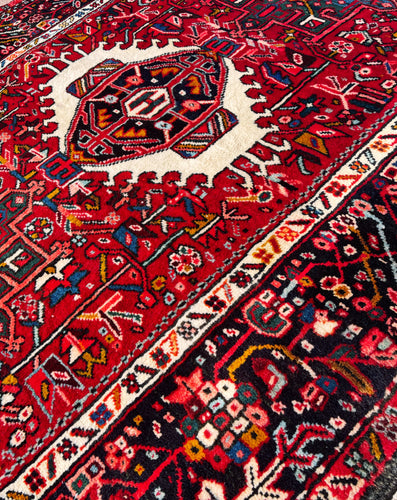 1950 PERSIAN KARAJEH RUG 4’ 11” x 6’ 5” (MED.FEA.2121) 5x7