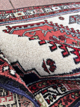 1950 PERSIAN SARAB RUG 2’ 5” x 9’ 9” (RUN.180)