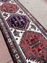 1950 PERSIAN SARAB RUG 2’ 5” x 9’ 9” (RUN.180)