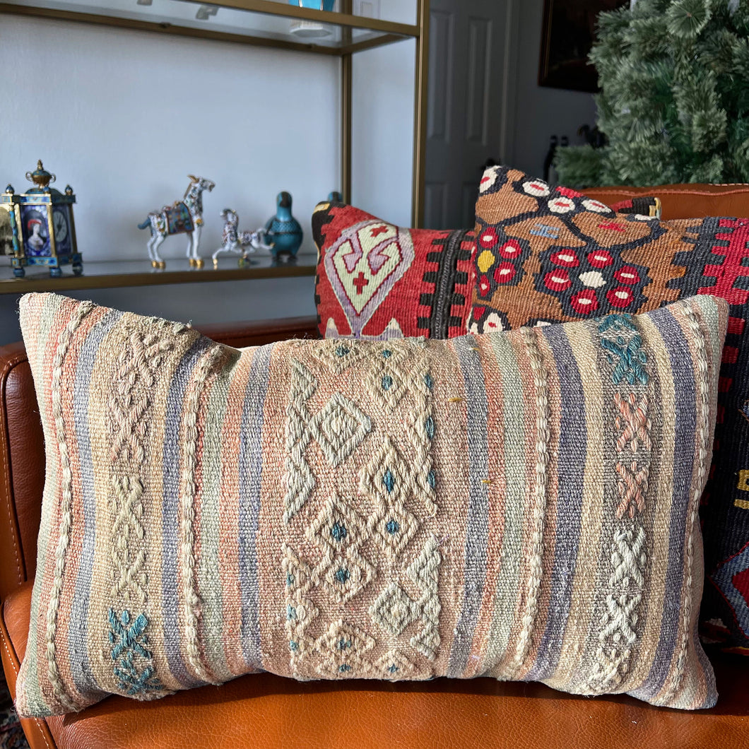 1950 TURKISH KILIM PILLOW 12x18 (PIL.1137)