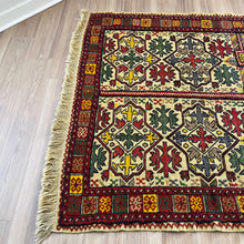 1970 PERSIAN SHIRAZ KILIM RUG 4’ 6” x 6’ 6” (MED.7201)