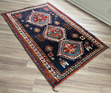 1940 PERSIAN LORI RUG 4’ 4” x 6’ 4” (MED.FEA.3155)