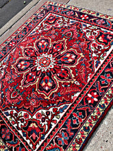 1950 PERSIAN HERIZ RUG 4’ x 4’ 7” (MED.FEA.100)