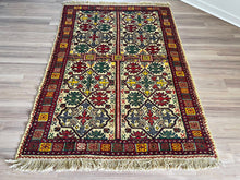 1970 PERSIAN SHIRAZ KILIM RUG 4’ 6” x 6’ 6” (MED.7201)