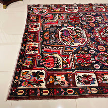 1940 PERSIAN BAKHTIARI RUG 5’ 11” x 9’ 8” (LG.FEA.1408)