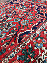 1930 PERSIAN BAKHTIARI RUG 4’ 4” x 6’ 6” (MED.FEA.148)