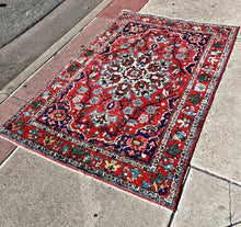 1930 PERSIAN BAKHTIARI RUG 4’ 4” x 6’ 6” (MED.FEA.148)