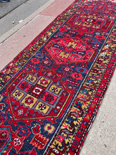 1930 PERSIAN HERIZ RUG 3’ 4” x 10’ 9” (RUN.197)