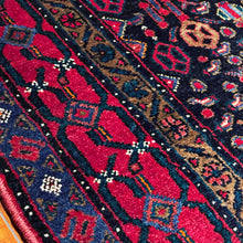 1950 PERSIAN SENAH RUG 4’ 5” x 5’ 5” (MED.FEA.71)