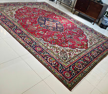 1970 PERSIAN TABRIZ RUG 8’ 5” x 11’ 3” (LAR.FEA.638)