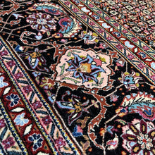 1970 PERSIAN TABRIZ RUG 8’ 8” x 10’ 7” (LAR.FEA.1144)