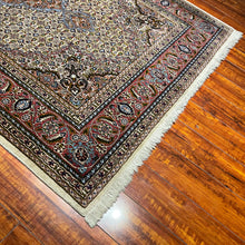 1970 PERSIAN TABRIZ MAHI RUG 4’ 2” x 6’ 7” (MED.FEA.1375)