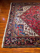 1950 PERSIAN HERIZ RUG 6’ 11” x 10’ 2” (LARG.FEA.60)