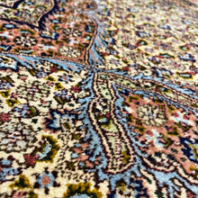 1970 PERSIAN TABRIZ MAHI RUG 4’ 2” x 6’ 7” (MED.FEA.1375)