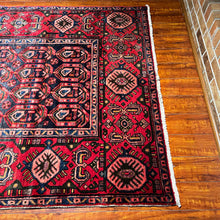 1940 PERSIAN BORUJERD RUG 4’ 9” x 6’ 9” (MED.81)