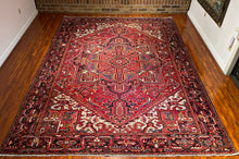 1950 PERSIAN HERIZ RUG 7’ 11” x 10’ 10” (LARG.FEA.42)