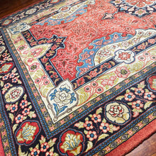 1970 PERSIAN SAROUK RUG 4’ 5” x 6’ 11” (MED.FEA.375)