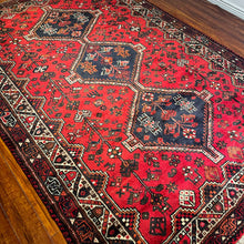 1950 PERSIAN SHIRAZ RUG 6’ 7” x 9’ 7” (LARG.21)