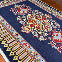 1970 KASHAN RUG 2’ 5” x 3’ 3” (SMA.FEA.5207)