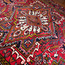 1950 PERSIAN HERIZ RUG 6’ 11” x 9’ 4” (LAR.FEA.438)