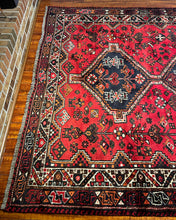 1950 PERSIAN SHIRAZ RUG 6’ 7” x 9’ 7” (LARG.21)