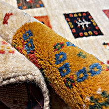 1980 PERSIAN GABBEH RUG 4’ 11” x 6’ 7” (MED.1902)