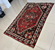 1950 SHIRAZ RUG 3’ 2” x 4’ 8” (MED.243)